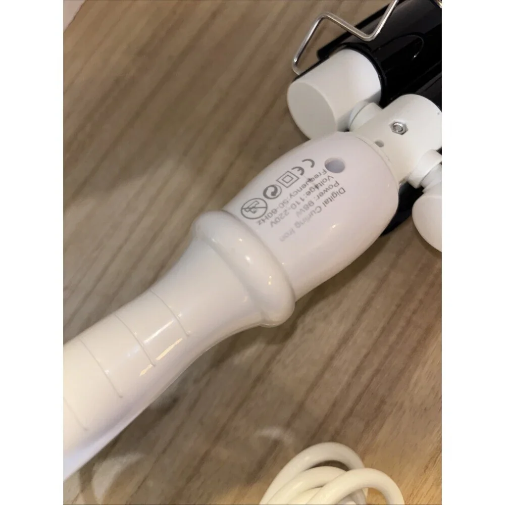 Alure Triple Barrel Hair Waver 1in Ceramic AT102W Black/White Digital Curling